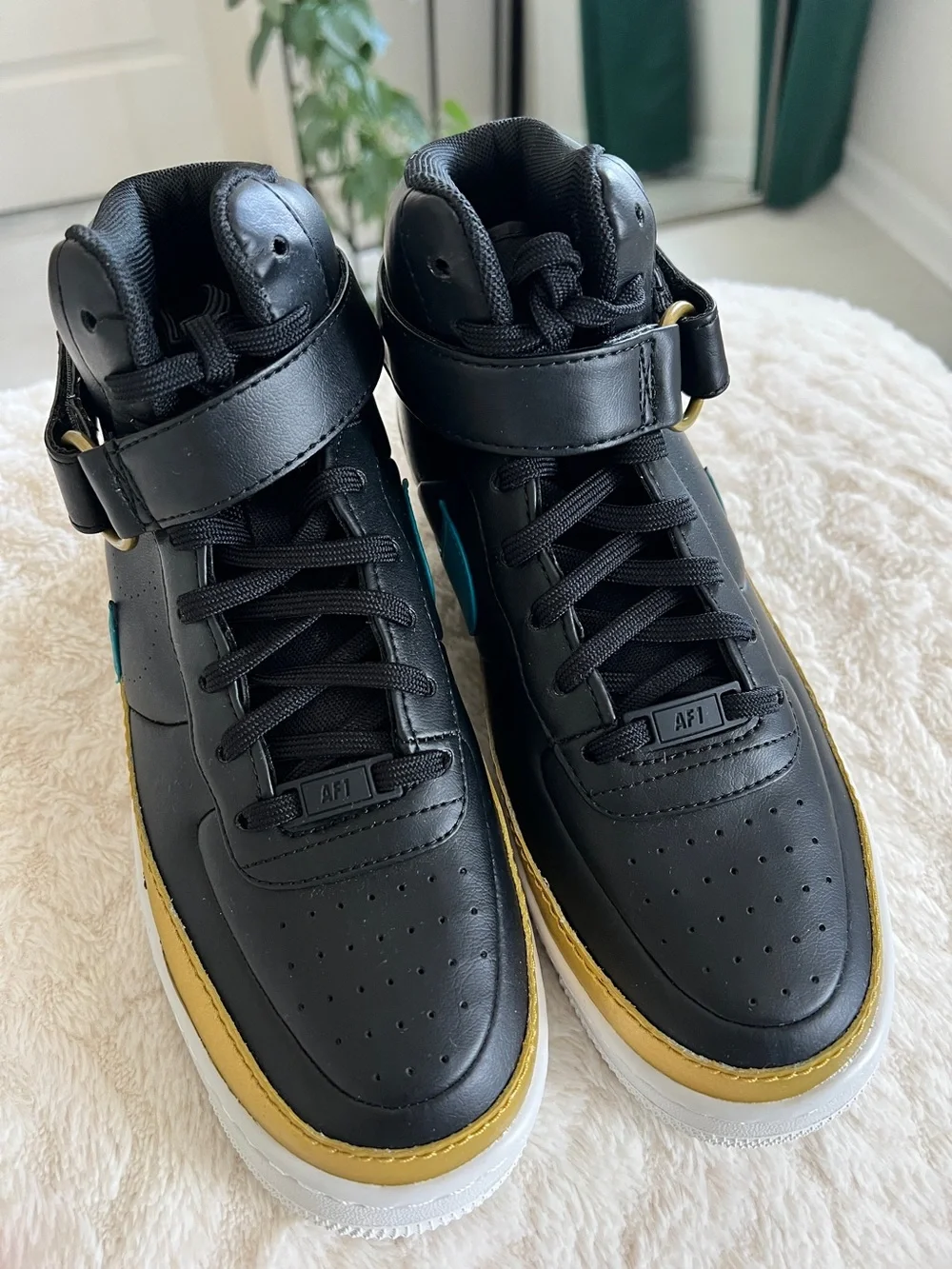 Women’s Nike Air Force 1 Jester High XX, Size 9